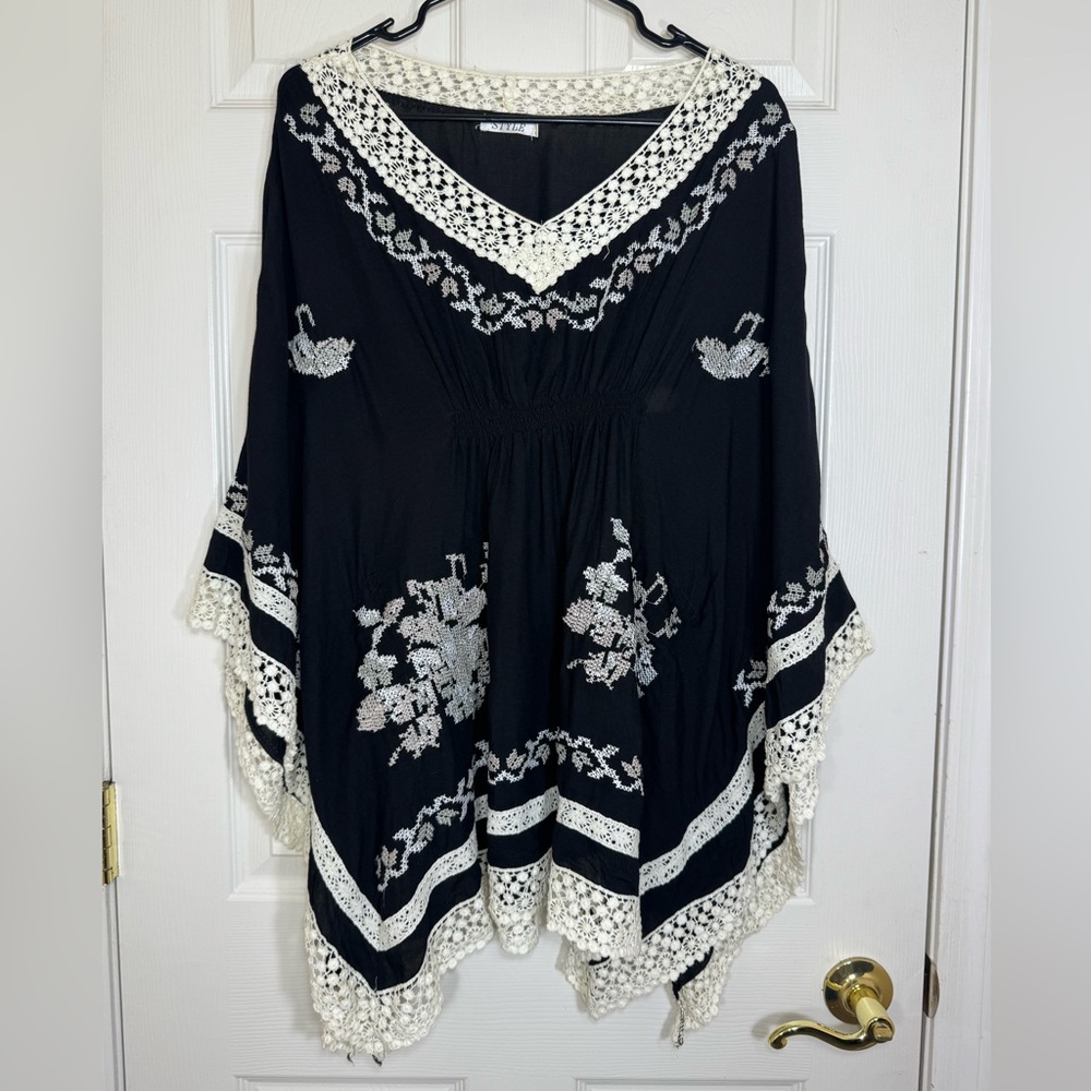 Boho‎ Black Embroidered Crochet Poncho Cover-Up Blouse STYLE Size S/M Festival